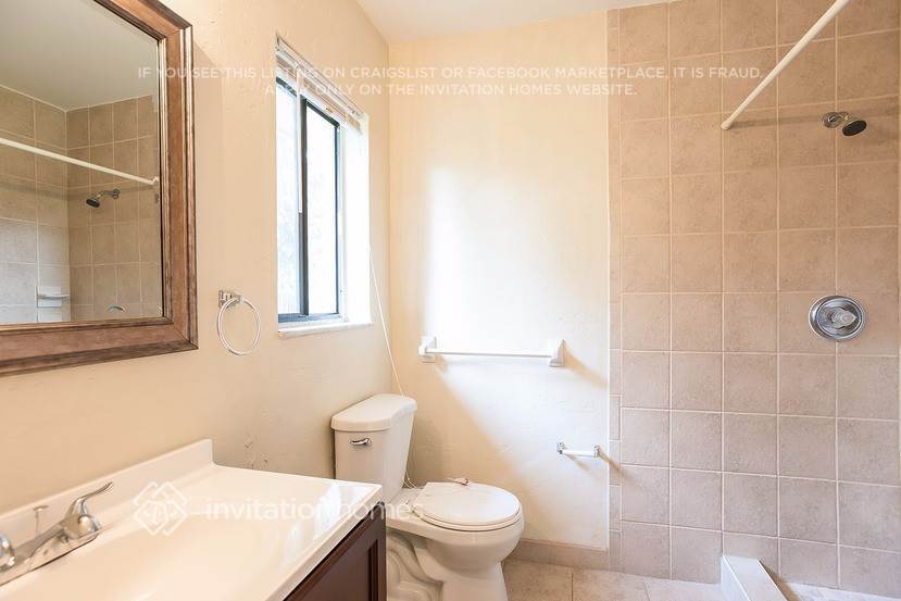 Building Photo - 636 Kingbird Cir