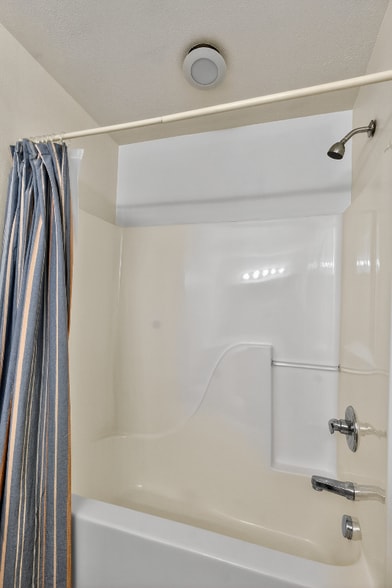 Building Photo - 858 Malabu Dr