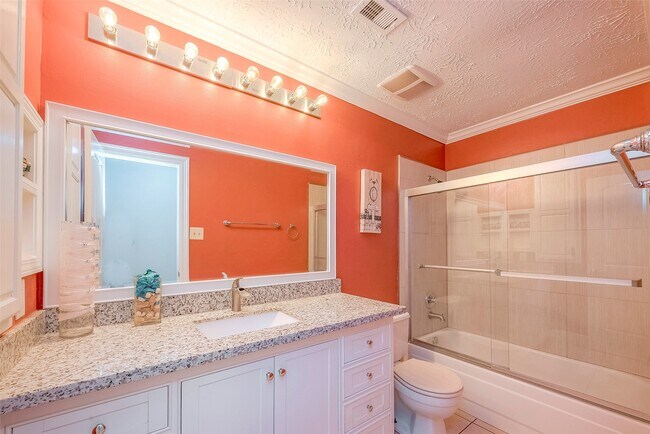 Building Photo - 5439 Fern Park Dr