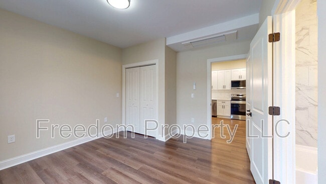 Building Photo - 130 Center St