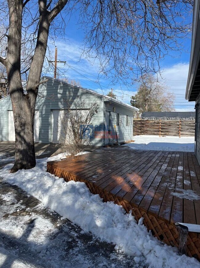 Building Photo - 865 Balsam St