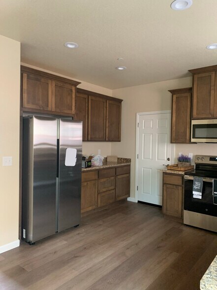 Building Photo - 3640 Newport Ave