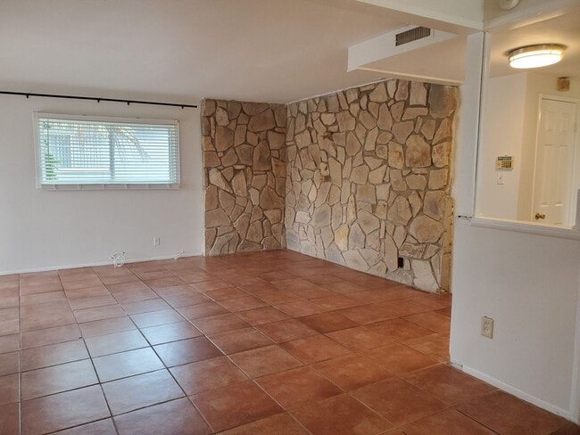 Building Photo - PRIVATE 3 bed/3 bath HOME + LARGE BONUS ROOM. NO OTHER UNITS ON PROPERTY.
