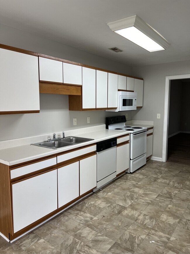 Building Photo - 2110 Oak Bend Dr