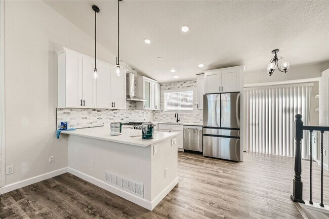 Building Photo - Fully renovated single family home in Cast...