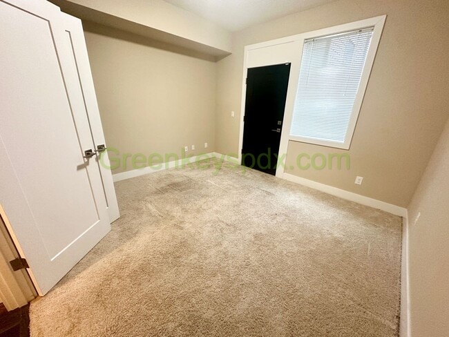 Building Photo - Gorgeous, Custom-designed 4-Bedroom Contemporary Townhouse on 3 Levels