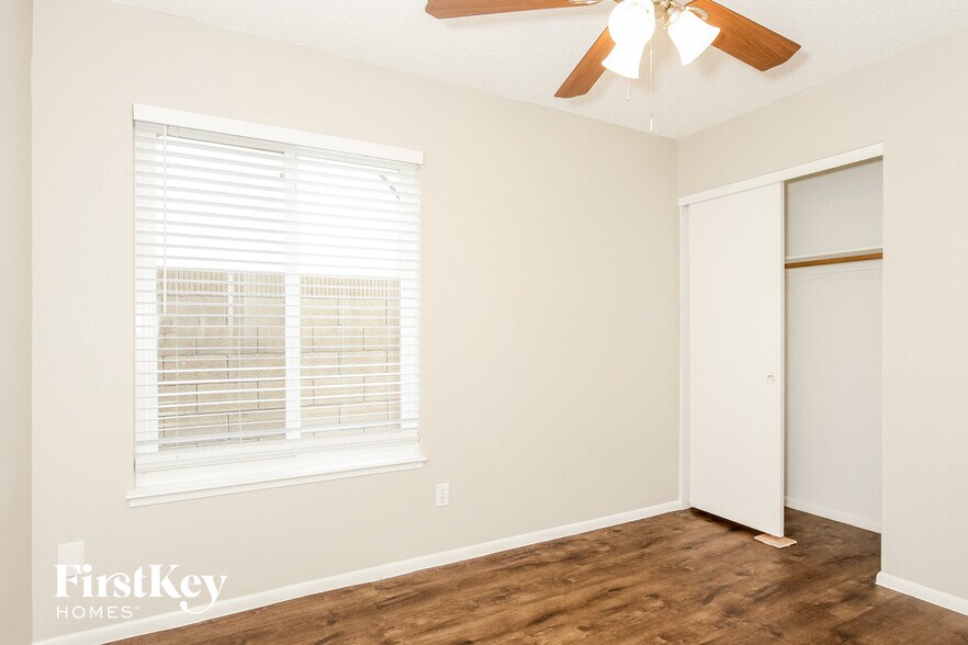 Building Photo - 1821 E Hearn Rd