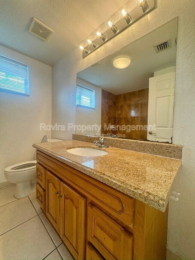 Building Photo - 498 SW 6th St