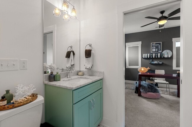 Building Photo - Stunning Rental In Charlotte Parkside