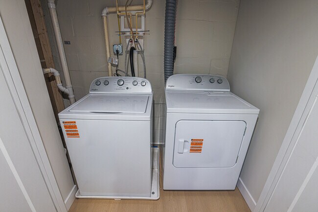 Building Photo - 3 Bedroom Complete Rehab