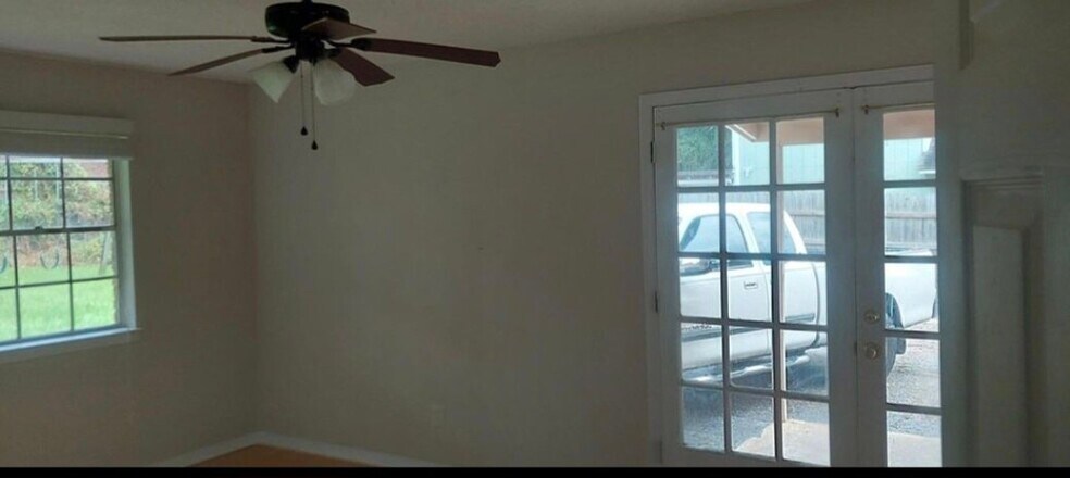 Building Photo - 115 Sandlewood Cir