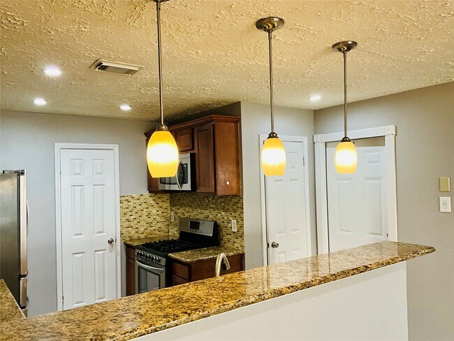 Building Photo - 11827 Moss Branch Rd