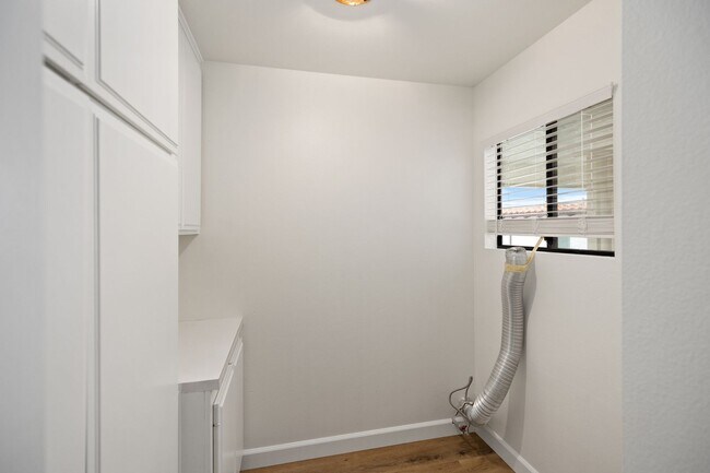 Building Photo - 406 Arenoso Ln