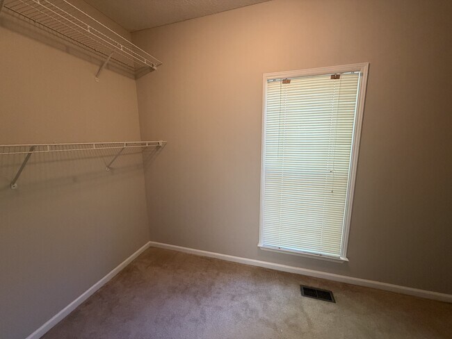 Building Photo - 230 Clinton Crossing Dr