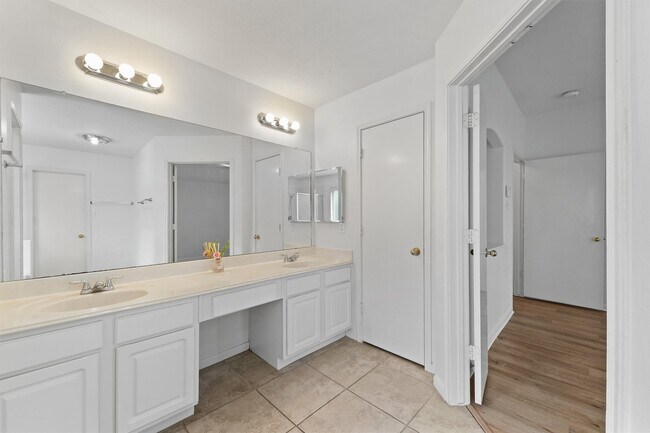 Building Photo - 14631 Englebrook Dr