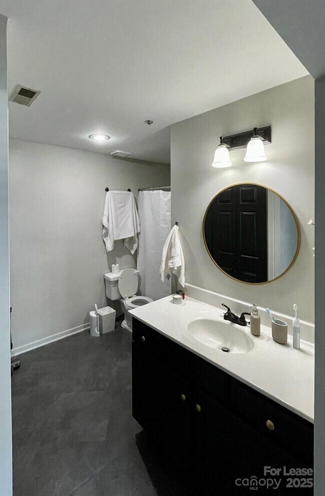 Building Photo - 525 Olmsted Park Pl