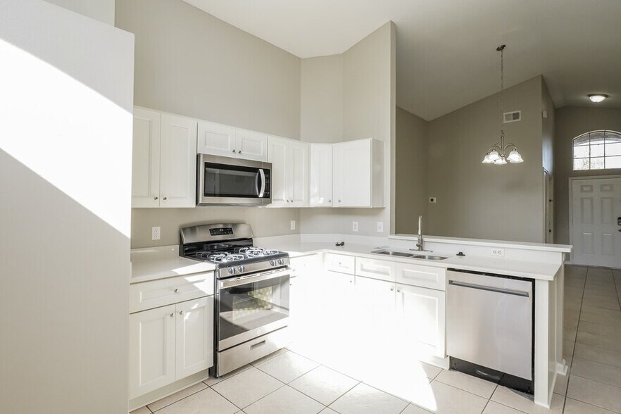 Building Photo - 6859 Bouganvillea Crescent Dr