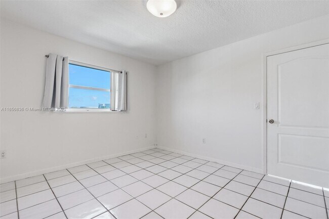Building Photo - 3052 SW 27th Ave