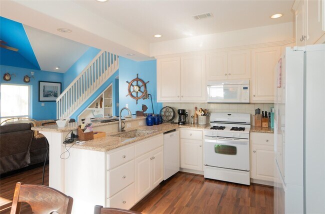 Building Photo - 16619 Bayfront Dr