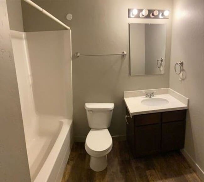 Building Photo - Charming 2 Story Townhome w/ 2 Attached Car Garage