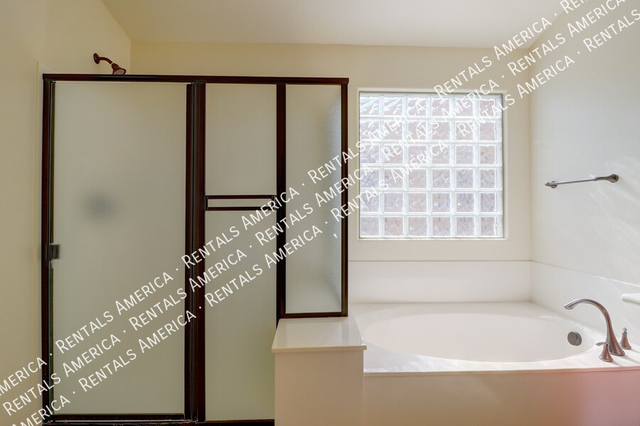 Building Photo - 4013 E Expedition Way