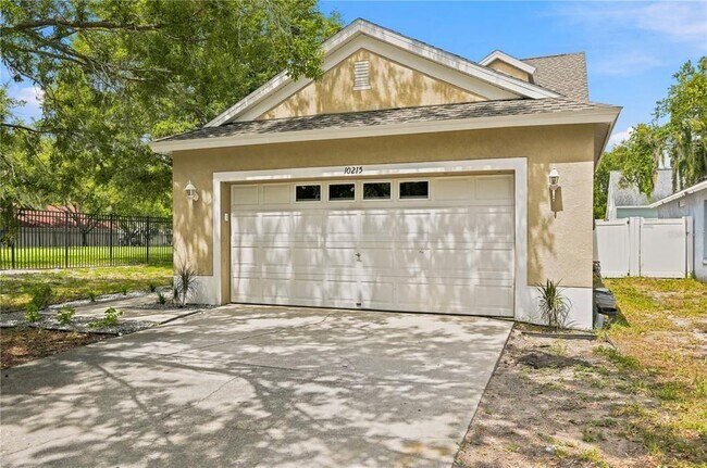 Building Photo - 10215 Lakeside Vista Dr