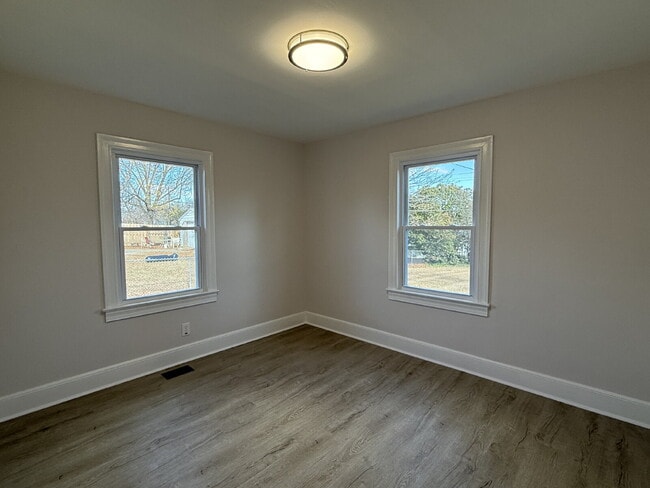 Building Photo - 520 Delaware Ave