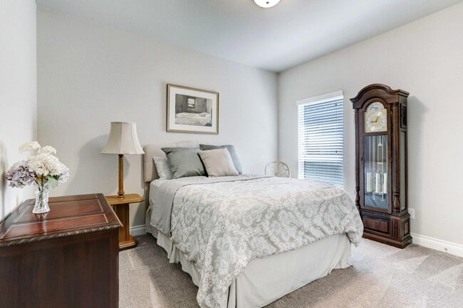 Building Photo - 8126 Silverspot Ln