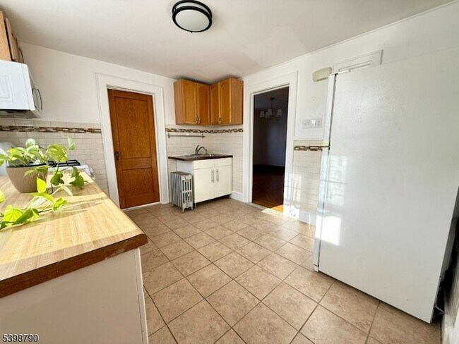 Building Photo - 19 Harding St