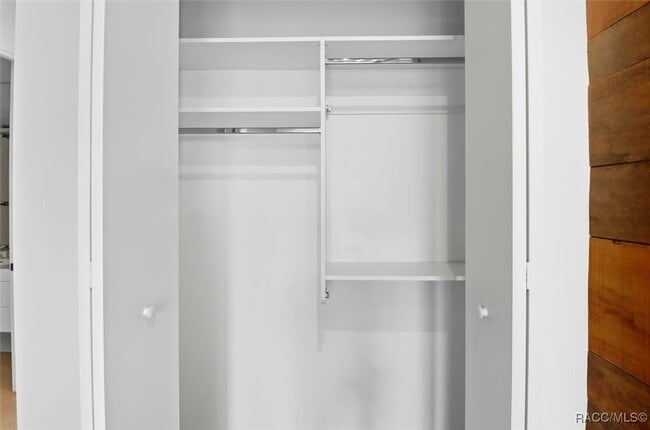 Building Photo - 302 SE Broadway St