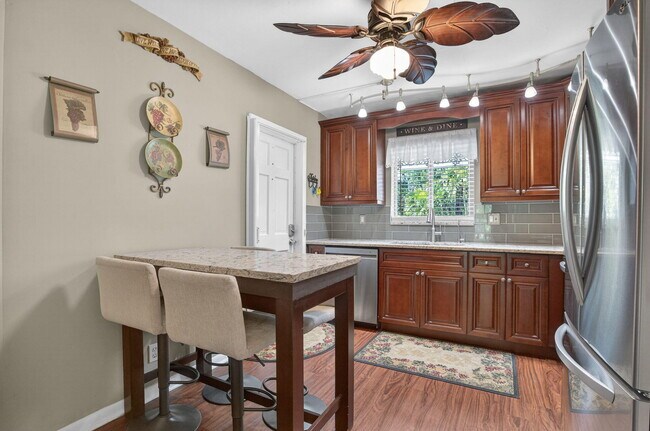 Building Photo - 6 Garden St