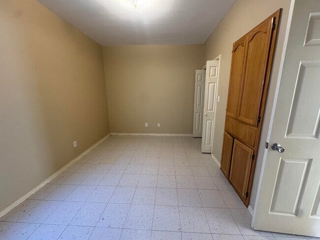 Building Photo - 4502 Llano Rd