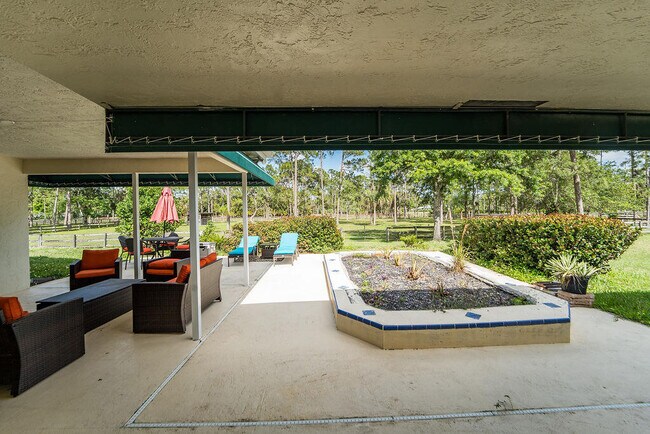 Building Photo - 5562 Reynolds Rd