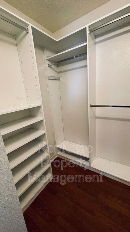 Building Photo - 842 Lancer Cir