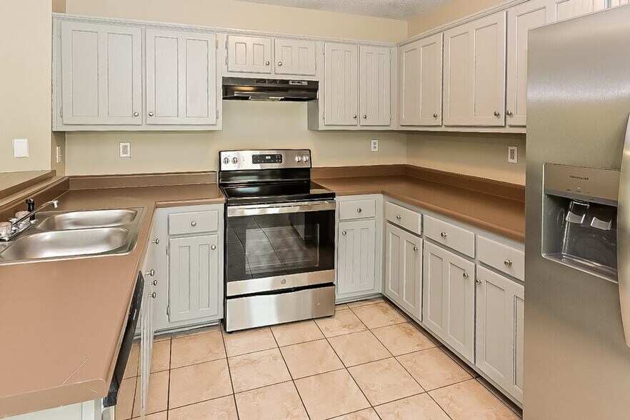 Building Photo - 6093 Wills Way Cir S