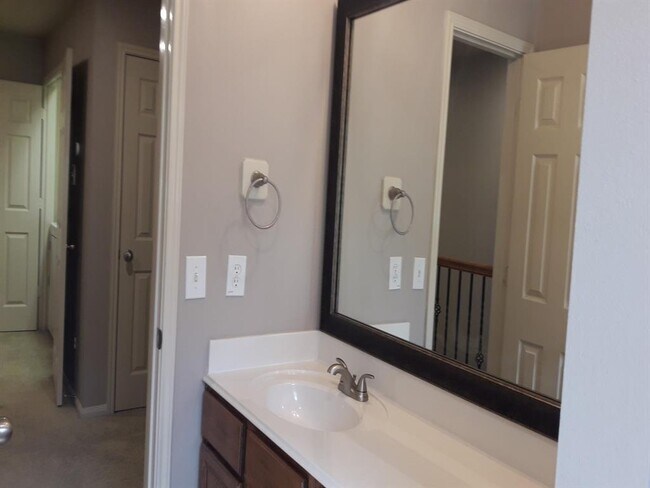 Building Photo - 14546 Bergenia Dr