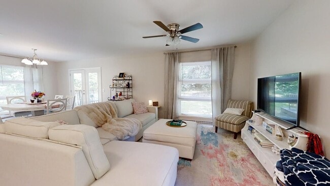 Building Photo - AVAILABLE NOW- SUBLEASE Short distance to Downtown Auburn--One of Kind Home on Sherwood Dr in Auburn