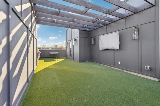 Building Photo - 1207 Chelsea Cir NW