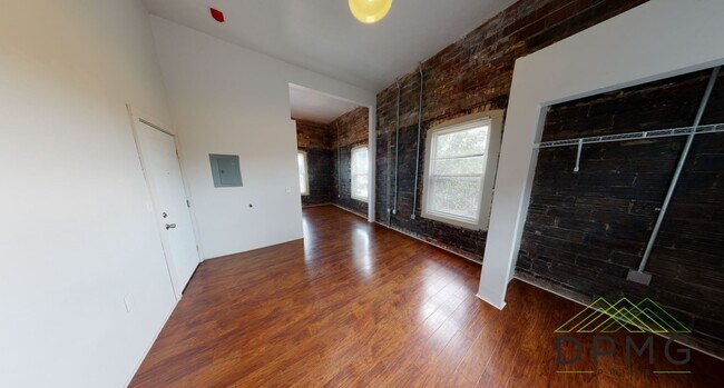 Building Photo - 108 S Hosmer St