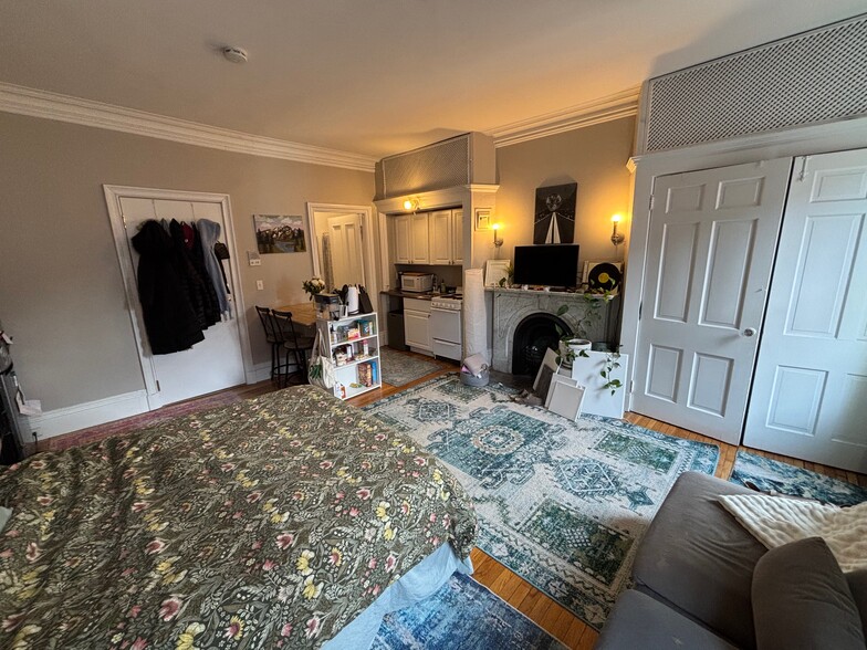 Building Photo - 85 Charles St