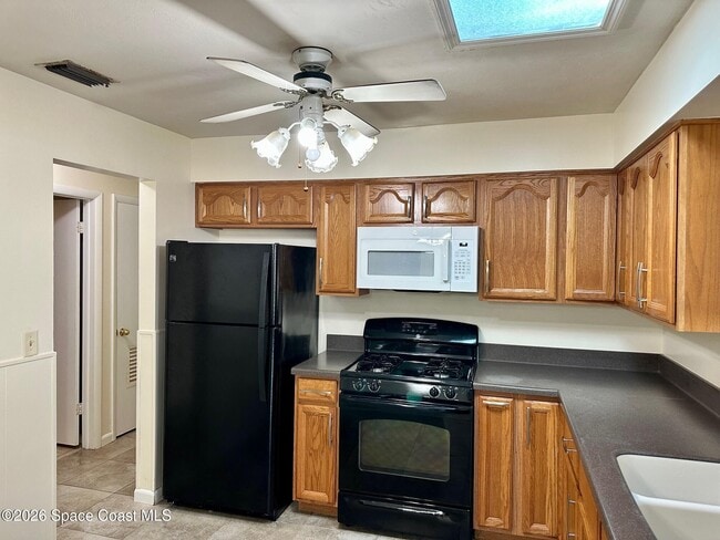 Building Photo - 680 Birchwood Ln