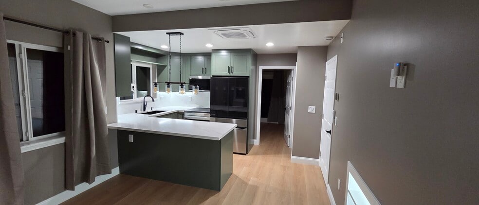 Building Photo - 471 Maplewood Ave