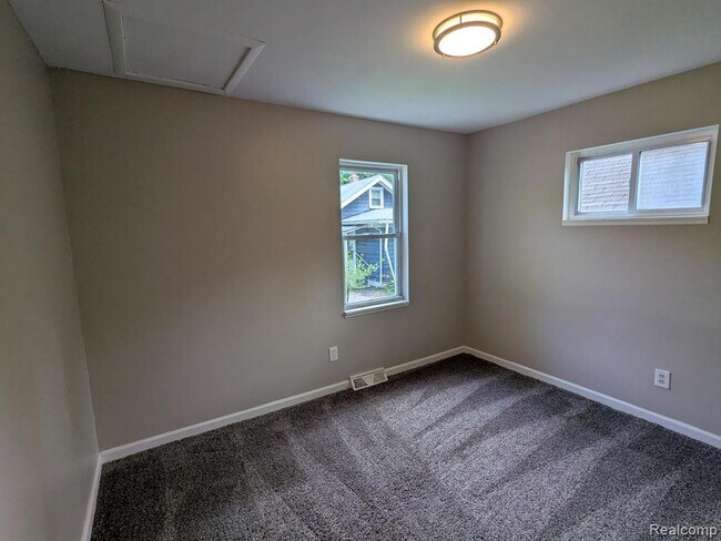 Building Photo - 54 E Princeton Ave