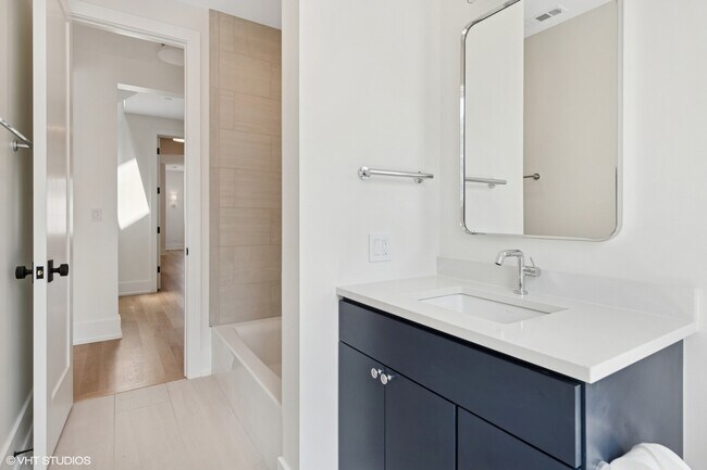 Building Photo - 146 Sterling Ln