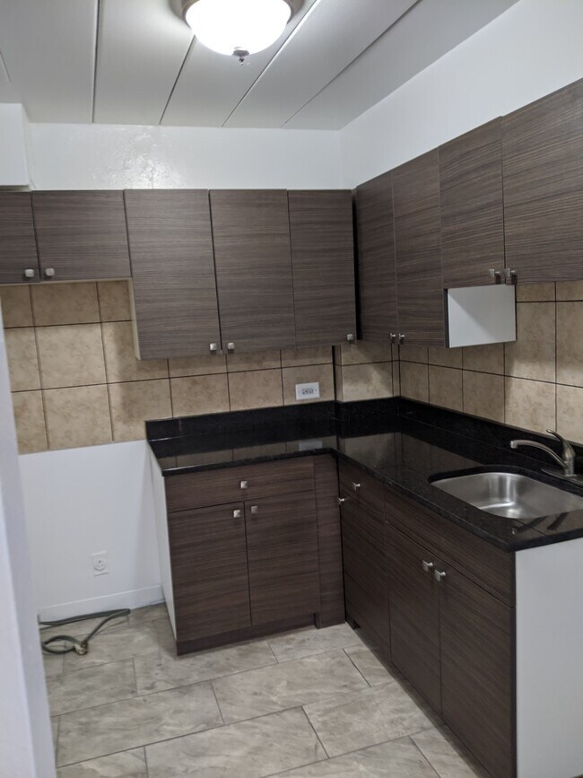 Primary Photo - 1360 W Touhy Ave