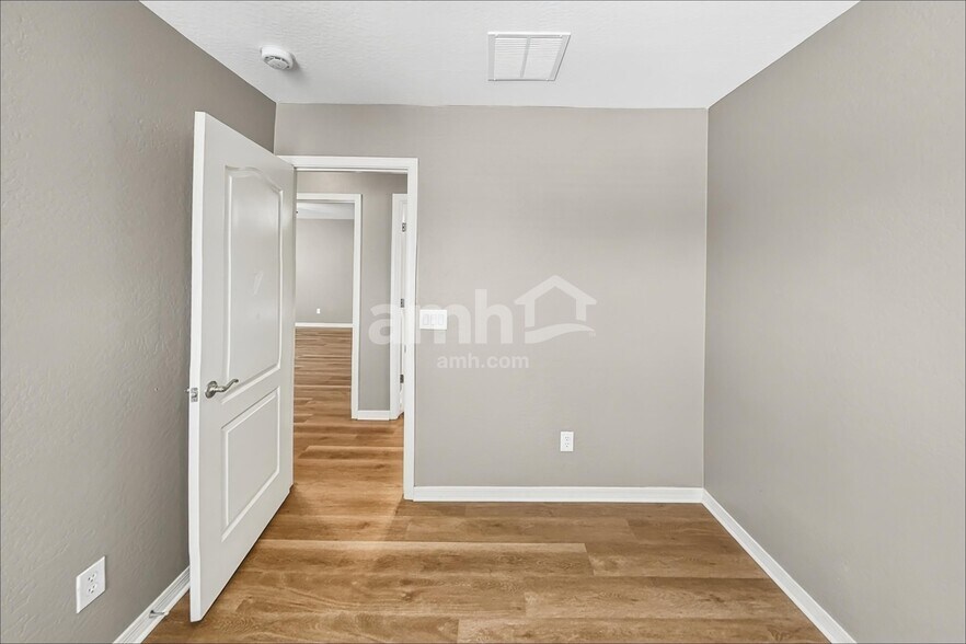Building Photo - 20759 W Hamilton St