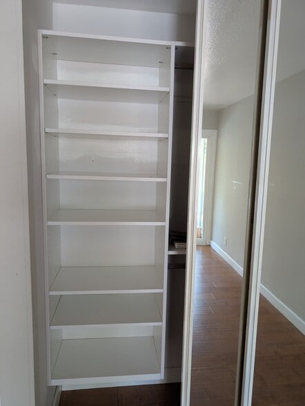 Building Photo - 280 Easy St