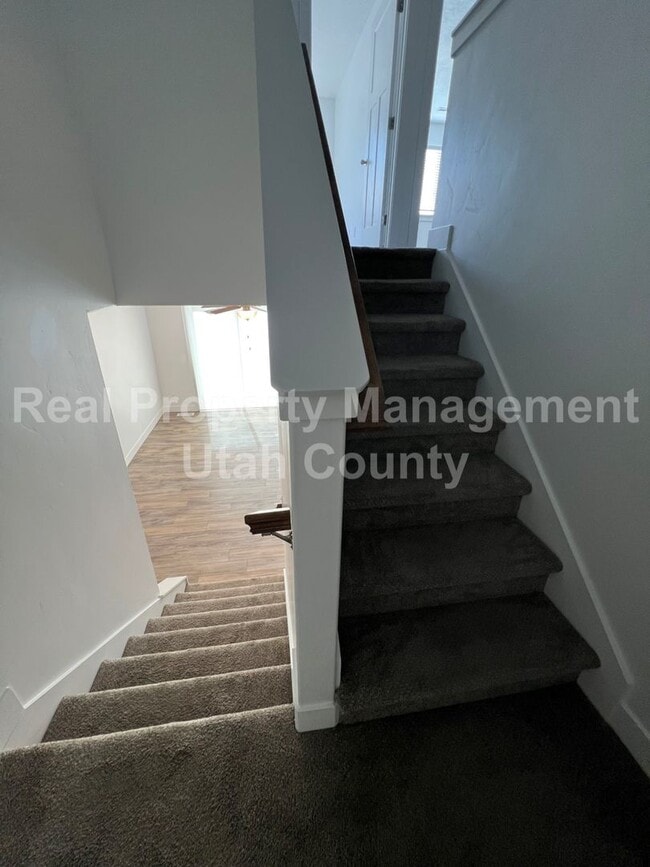 Building Photo - Cute townhome in Highland