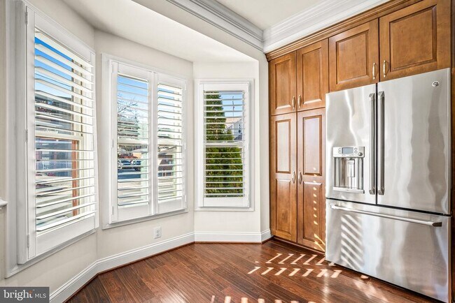 Building Photo - 211 Mill St