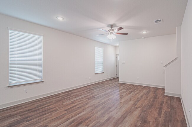 Building Photo - 7411 Gramercy Way